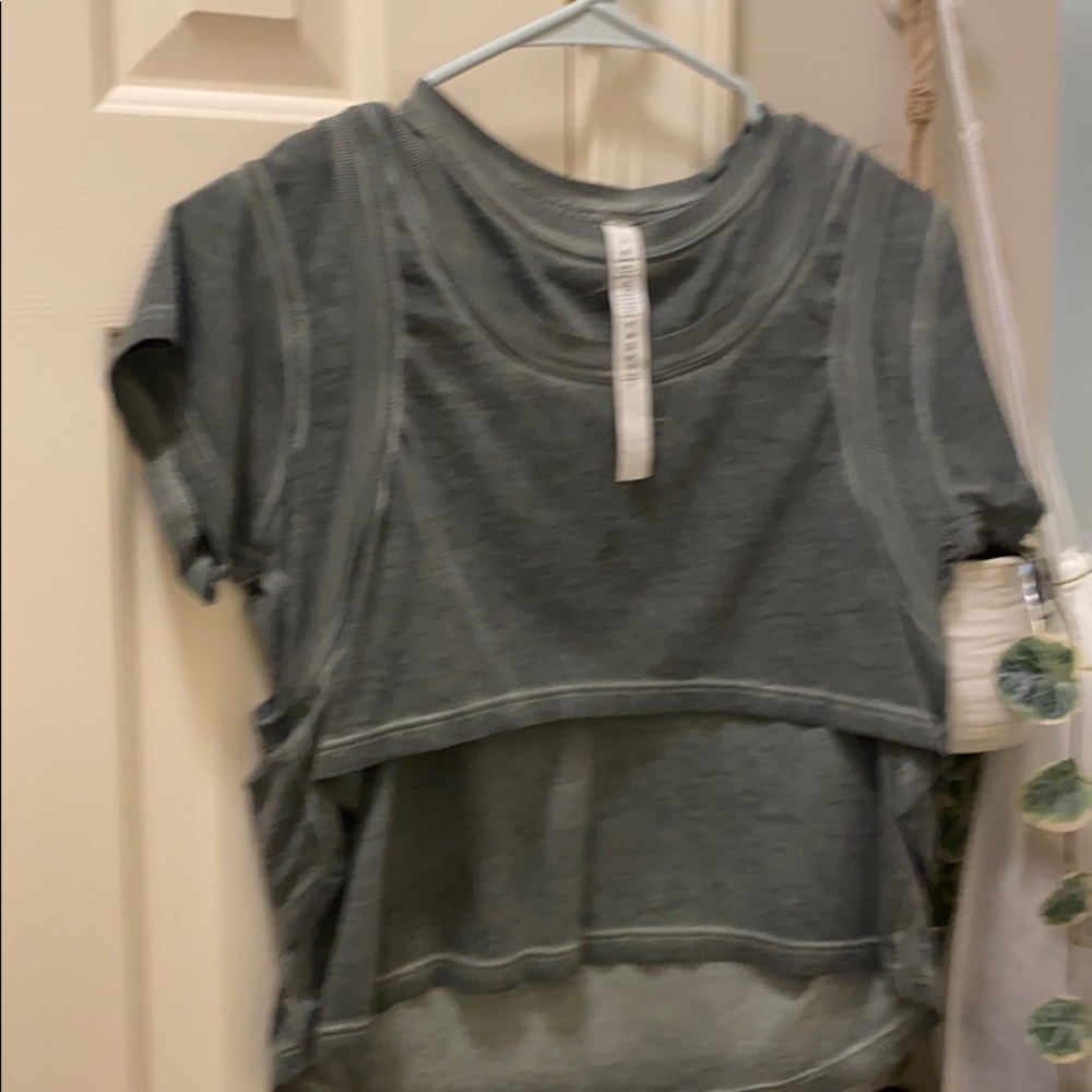 Lululemon awesome cutoff T-shirt